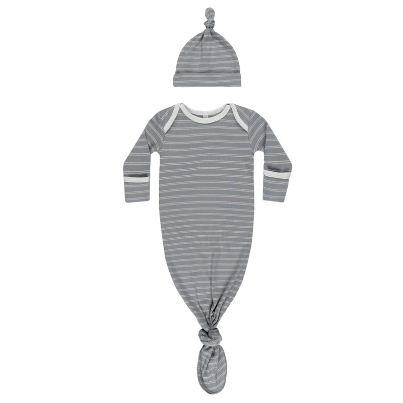 Quincy Mae – Organic Knotted Gown + Hat Set – Blue Pinstripe
