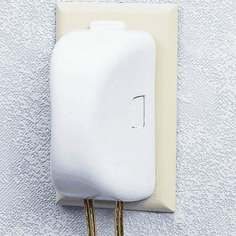 Safety 1st Double-Touch Plug ‘n Outlet Cover