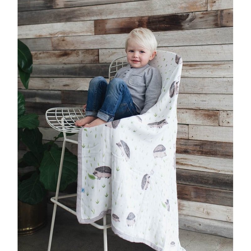 Little Unicorn Deluxe Muslin Big Kid Quilt – Hedgehog