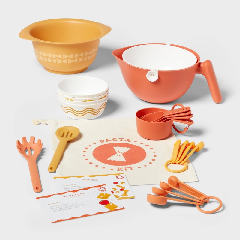 Kids’ 23pc Pasta Dinnerware Set
