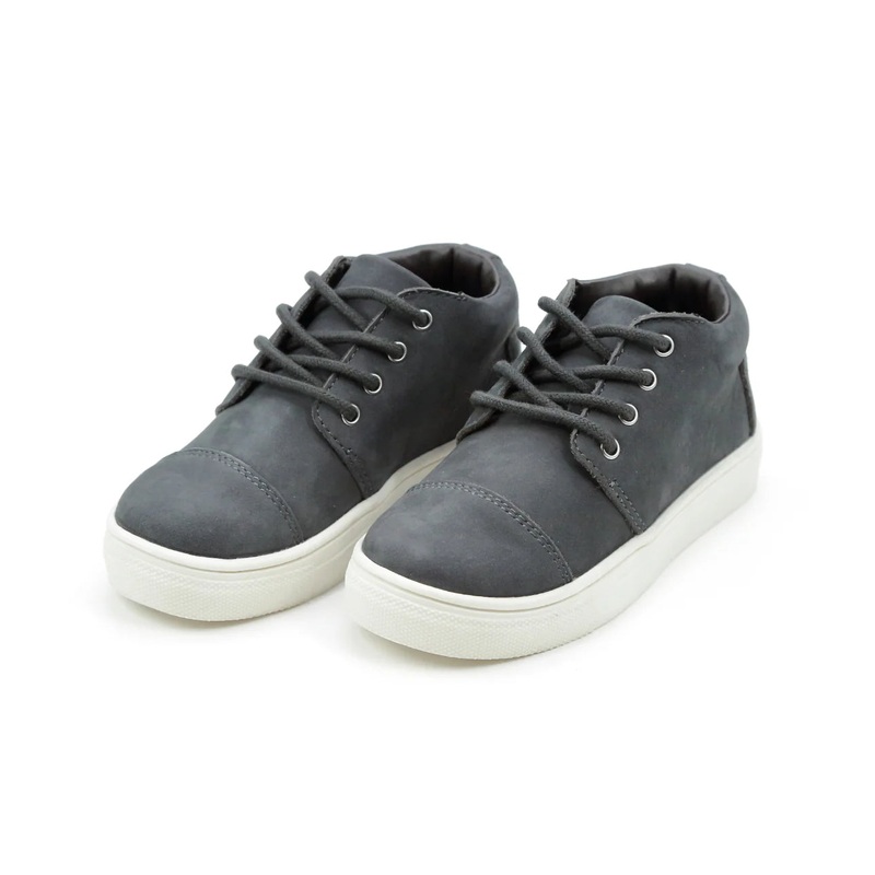 L’amour Wyatt Lace Up Sneaker – Stingray